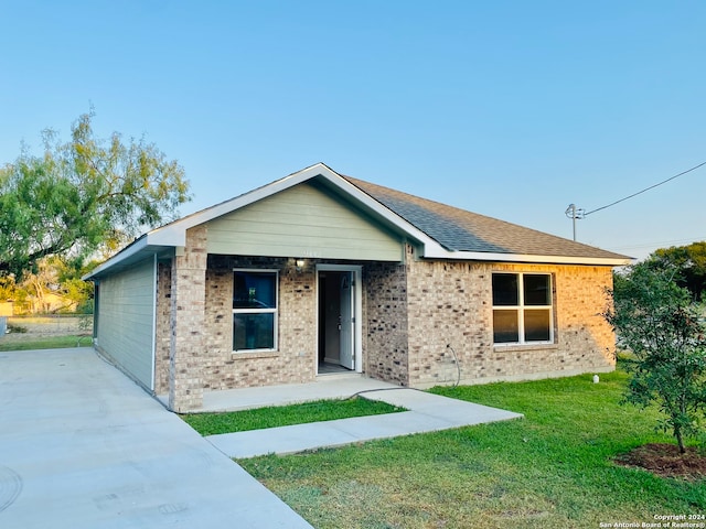 ranch-style house with a front yard