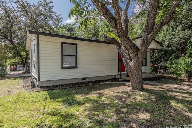 exterior space featuring a front lawn