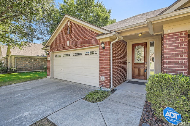 view of front facade featuring a garage