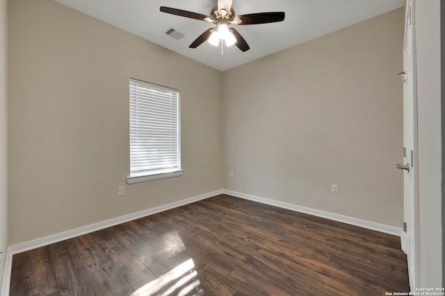 unfurnished room with dark wood-type flooring and ceiling fan