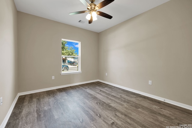 unfurnished room with dark wood-type flooring and ceiling fan