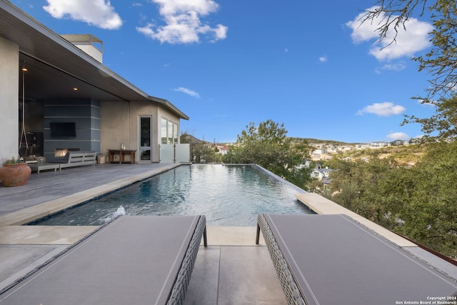 view of pool featuring a patio area and pool water feature