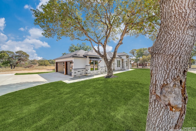 view of front of house with a front lawn