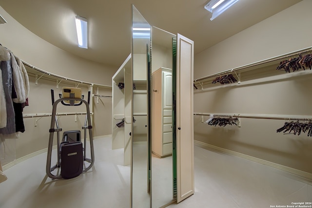 view of spacious closet