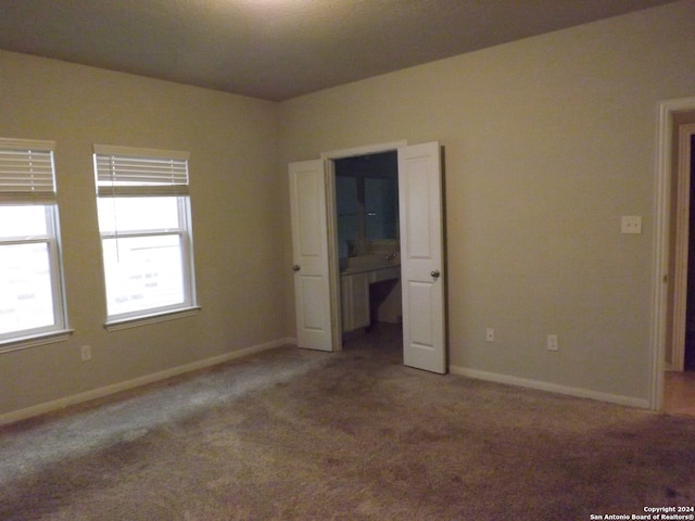 unfurnished bedroom featuring carpet floors