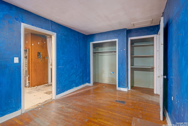 unfurnished bedroom featuring hardwood / wood-style flooring and a closet