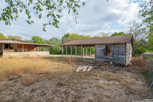 exterior space featuring an outbuilding