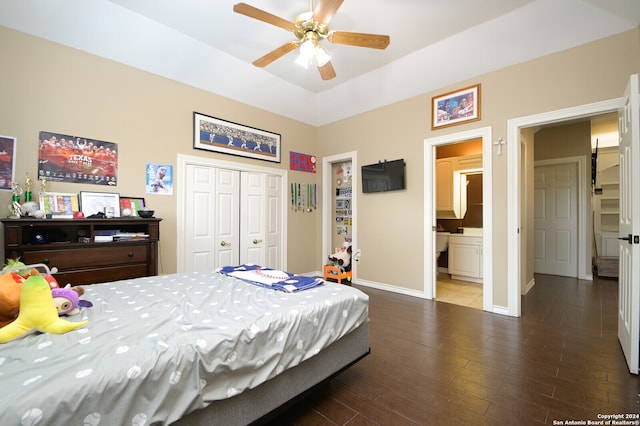 bedroom with connected bathroom, a closet, ceiling fan, and dark hardwood / wood-style flooring