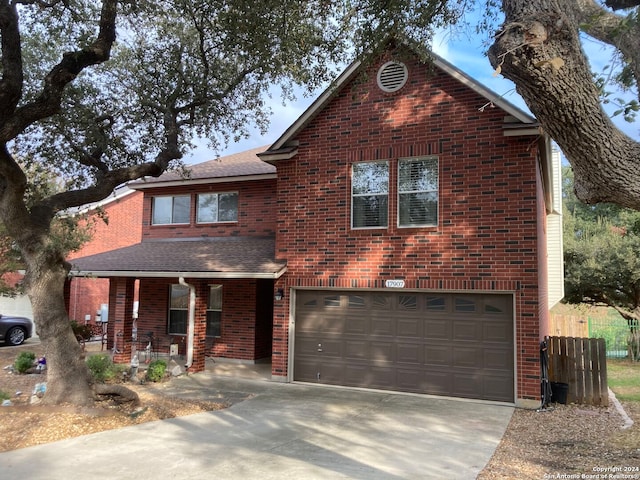 view of front property featuring a garage