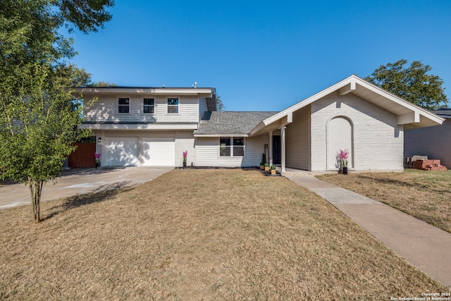 view of front facade featuring a front yard and a garage