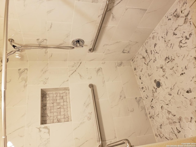 8715D Buckskin Dr, Boerne, TX 78006 - full bath featuring tiled shower
