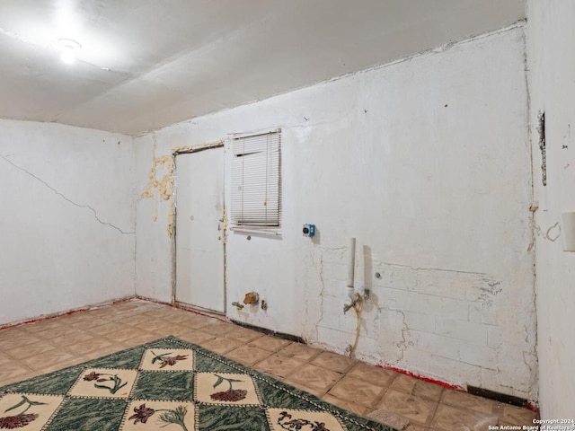1315 Alametos, San Antonio, TX 78201 - below grade area featuring light flooring