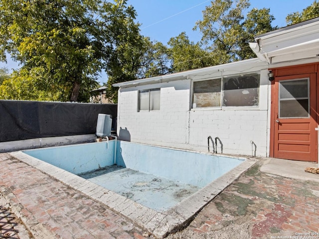 1315 Alametos, San Antonio, TX 78201 - view of pool with a patio area