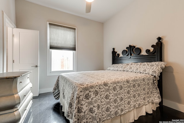 bedroom with ceiling fan