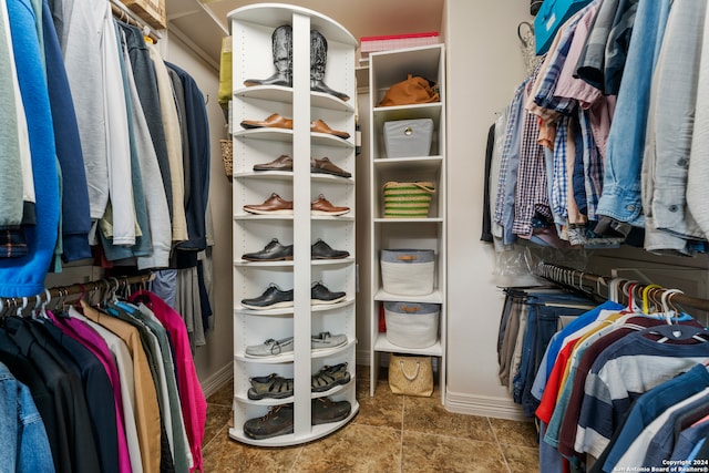 view of spacious closet