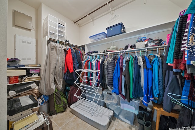 walk in closet featuring tile patterned flooring