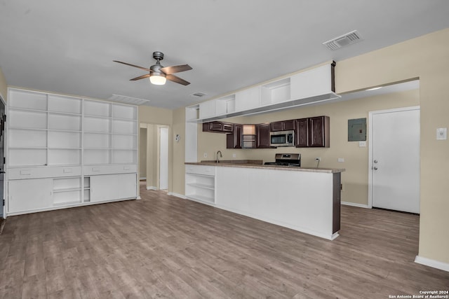 kitchen featuring dark brown cabinetry, sink, light hardwood / wood-style flooring, appliances with stainless steel finishes, and ceiling fan