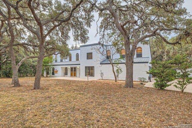 view of front of house featuring a patio area