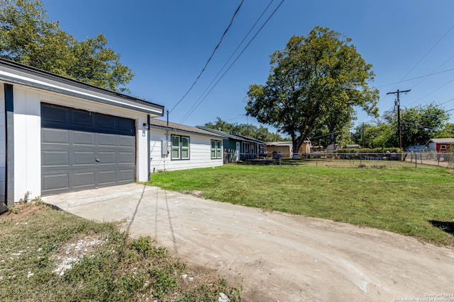 view of front of house with a front lawn and a garage