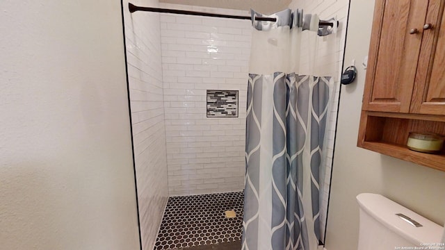 bathroom featuring toilet and a shower with shower curtain