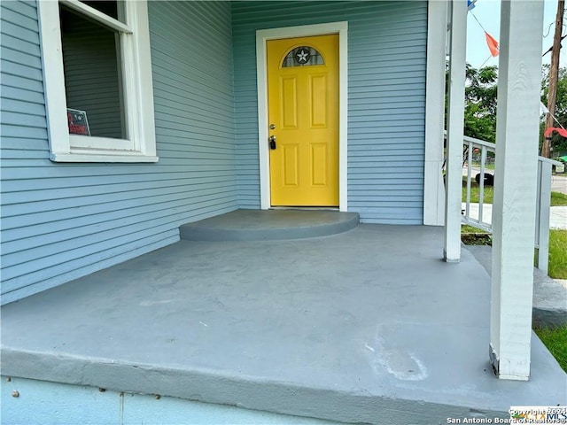 doorway to property featuring covered porch