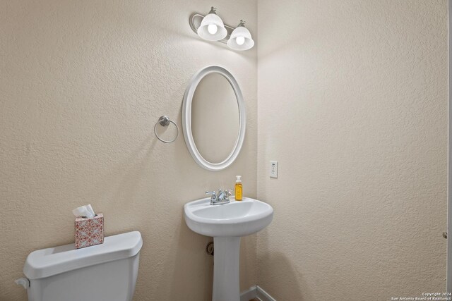 931 Palladio Pl, San Antonio, TX 78253 - bathroom featuring toilet and a sink