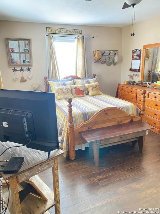 bedroom featuring dark wood-type flooring and ceiling fan