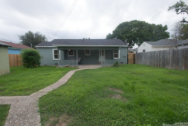 2407 W Mistletoe Ave, San Antonio, TX 78228 - rear view of house with a patio