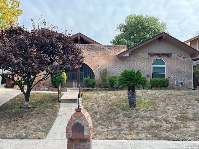 view of front of house with a front yard