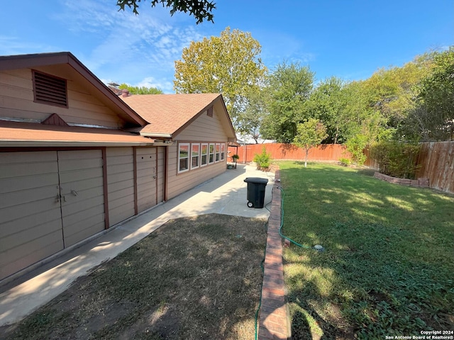 view of yard featuring a patio area