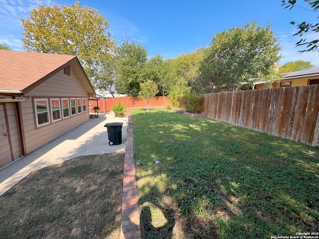 view of yard featuring a patio area