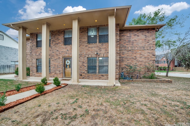 view of front of home with a front yard