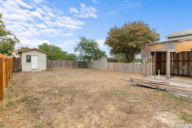 view of yard with a shed