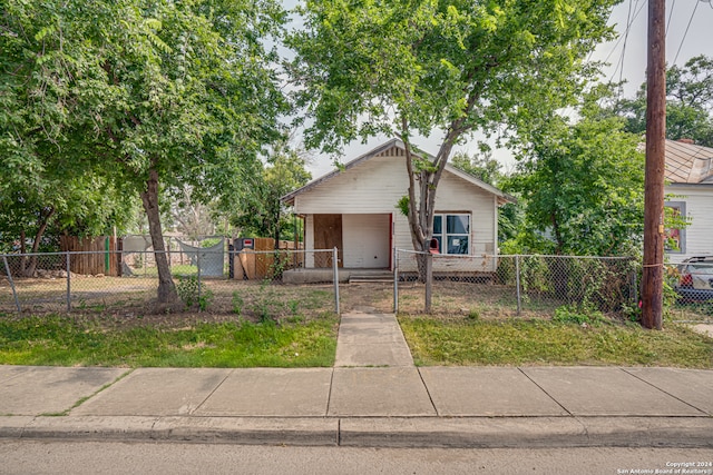 view of front of property