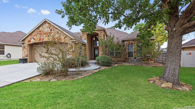 view of front of property featuring a front lawn and a garage