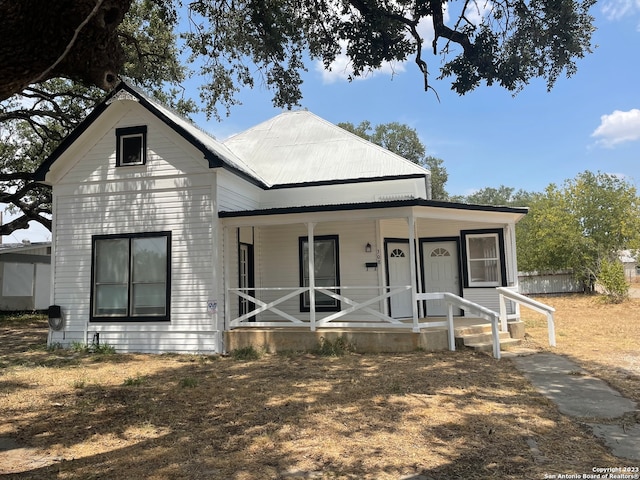 view of front facade with a porch