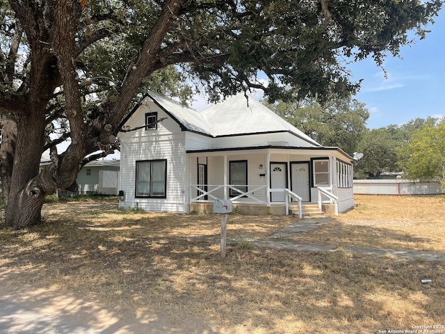 view of front of house featuring covered porch