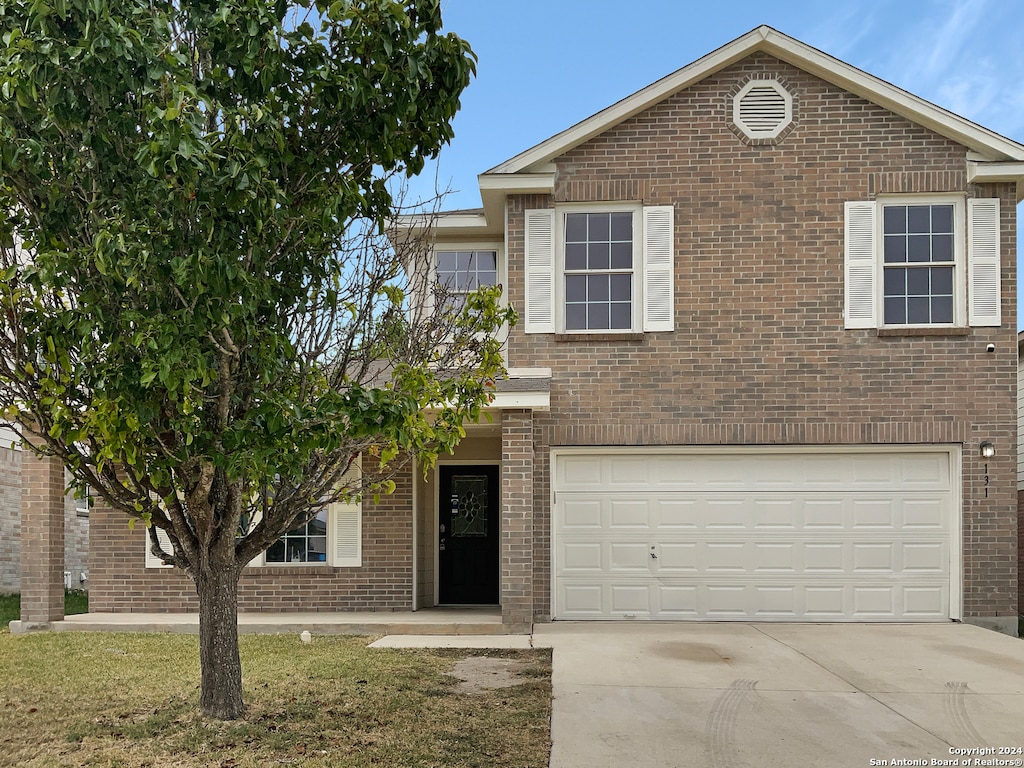 view of front property featuring a garage