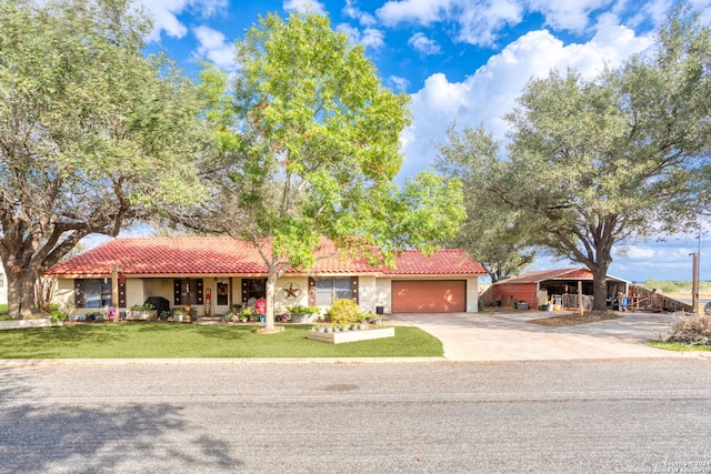 view of front facade featuring a front lawn and a garage