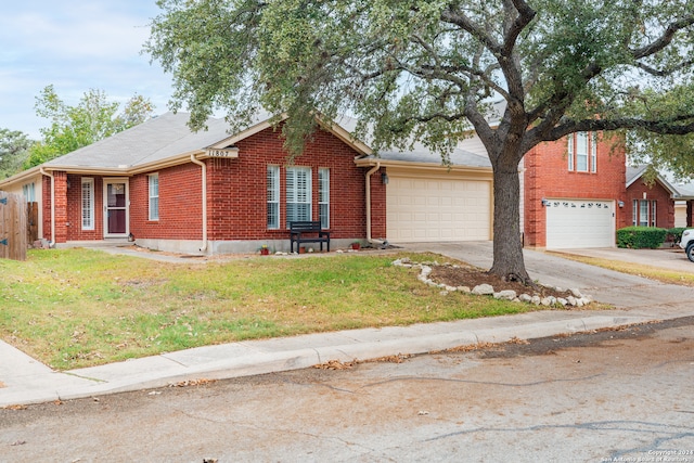 view of front of house featuring a front yard