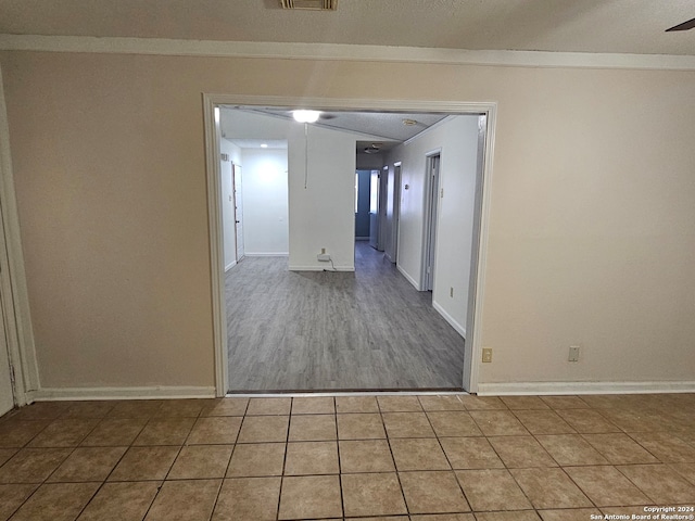 unfurnished room featuring light hardwood / wood-style flooring, ceiling fan, and crown molding