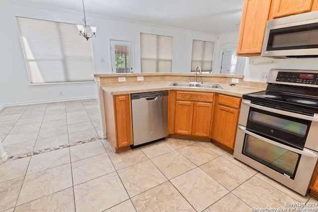 kitchen featuring stainless steel appliances, ornamental molding, sink, decorative light fixtures, and an inviting chandelier