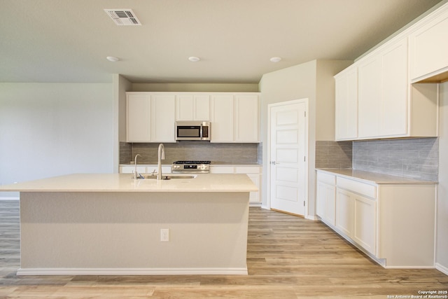 16547 Rosemary Rdg, San Antonio, TX 78112 - kitchen featuring a sink, light wood finished floors, stainless steel appliances, and visible vents