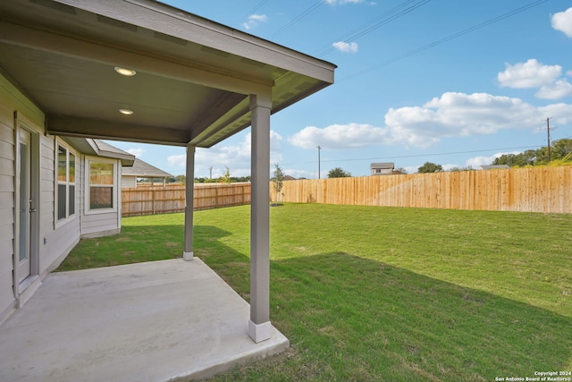 view of yard featuring a patio area