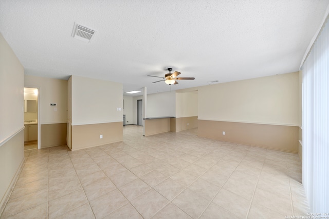 unfurnished room featuring a textured ceiling and ceiling fan