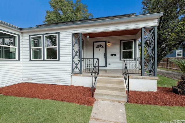 view of front facade with a front lawn and a porch