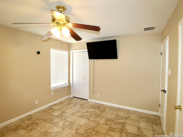 unfurnished room featuring ceiling fan