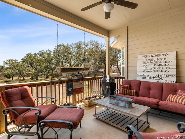 sunroom / solarium with ceiling fan