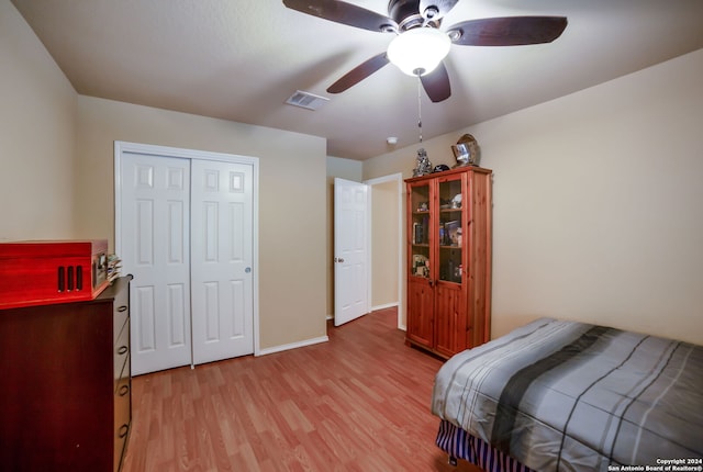 bedroom with a closet, light wood-type flooring, and ceiling fan