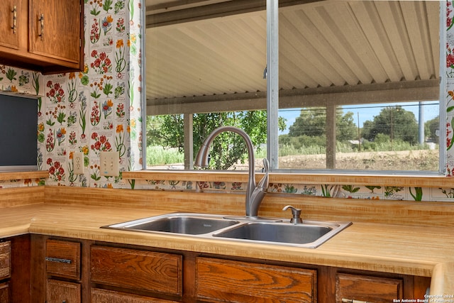 kitchen featuring sink